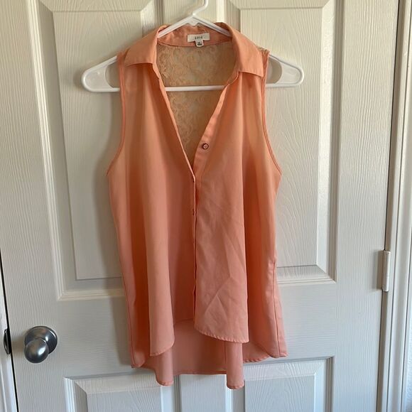 🔹4/$25 Sleeveless Peachy Button-Down Tank w/ Lace Back - Picture 1 of 7